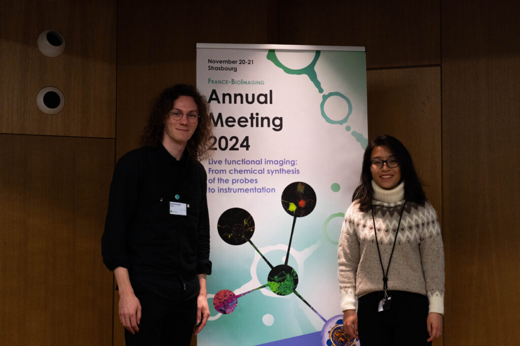 Dorian Kauffmann with the winner of the "Light My Cells" Challenge at the France BioImaging Annual Meeting.