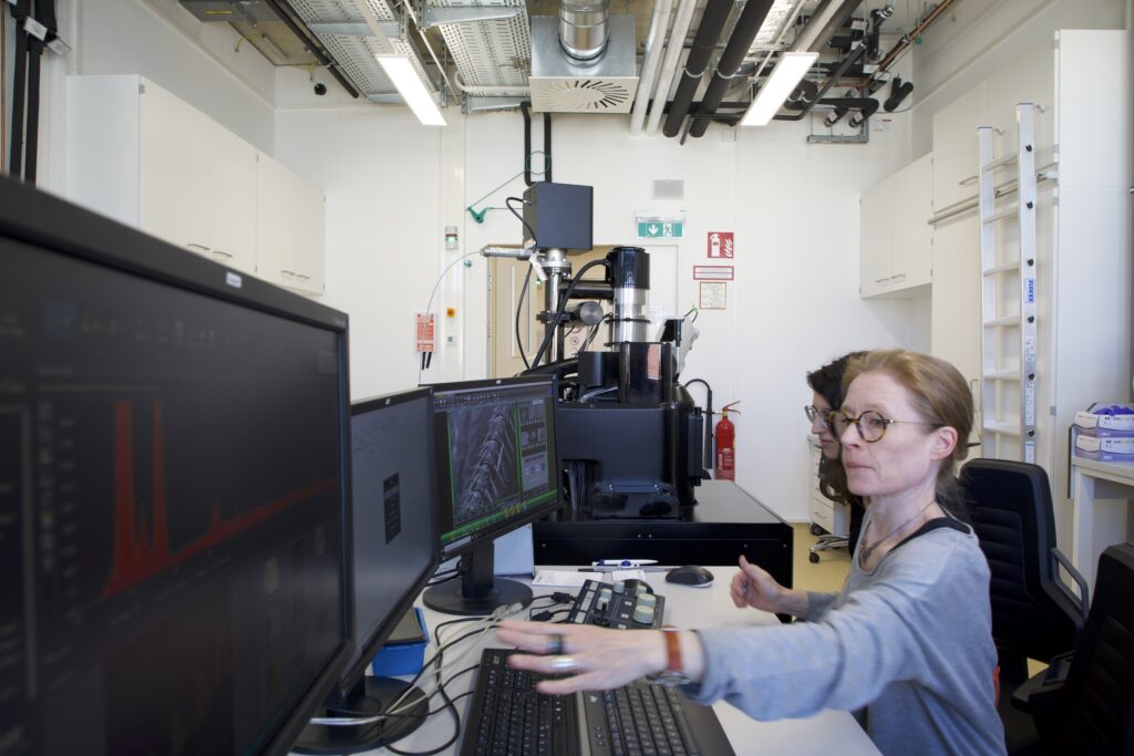 Katy Schmidt (right) – Microscopy Facility at University of Vienna