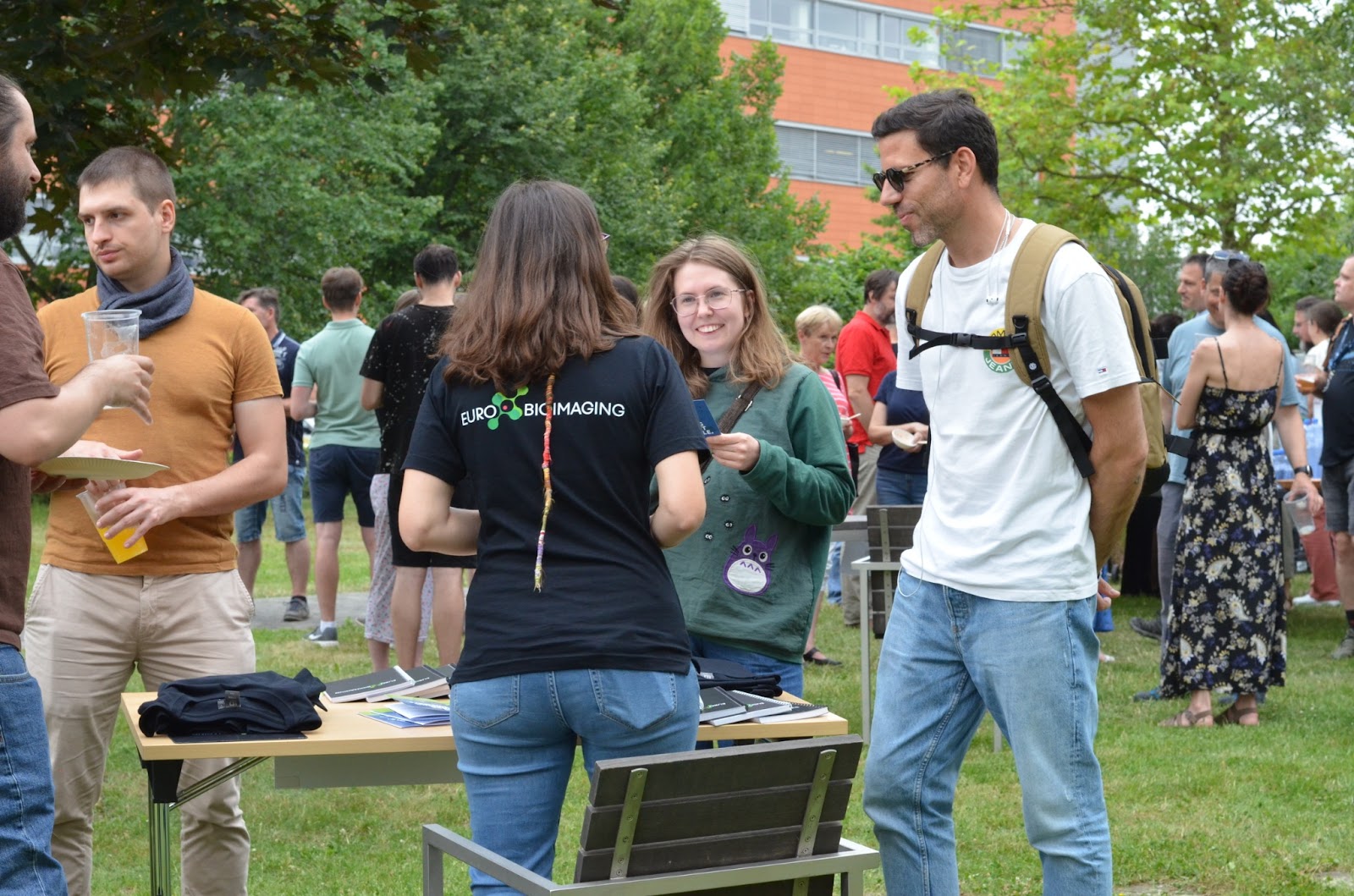 Alice Abbondanza represents Euro-BioImaging at the Electrons, Photons and Sausages event. Photo courtesy of Prague Node.