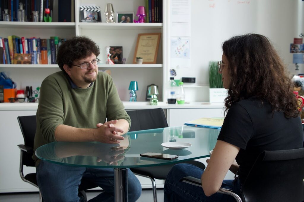 Lena Schindler interviewing Victor Weiss, Medical University Vienna, as part of her Scientific Ambassador experience. 