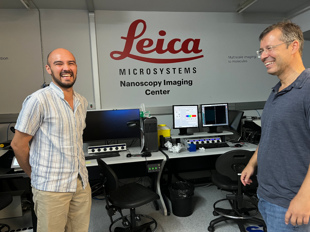 Pablo Loza, together with Gustavo Castro, show the many specialised, homebuilt as well as commercial instruments they have at ICFO (SNL).